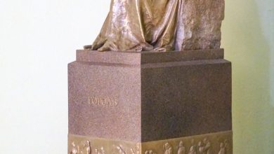 В Доме Гоголя установлен тактильный макет монумента писателю