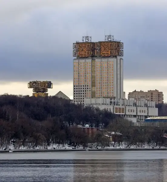 памятник Гагарину на Ленинском проспекте